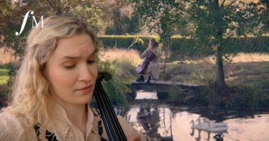 Cellist plays for ducks at 300-year-old English farmhouse | Classic FM